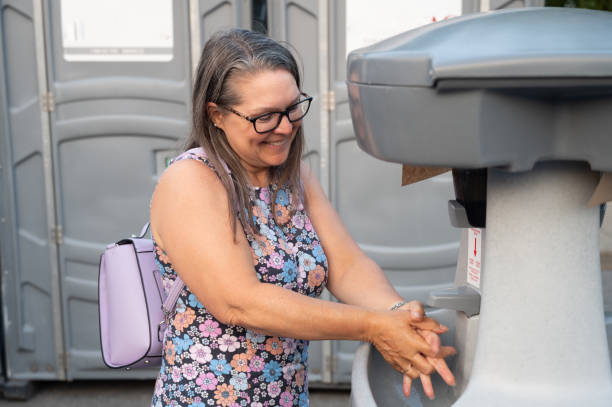 Best Portable bathroom rental  in Newburgh, IN